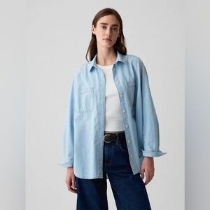 GAP Perfect Short Chambray Button Down